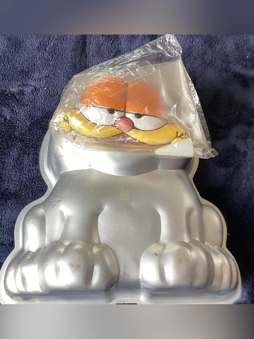 Vintage Wilton Garfield the Cat Cake Pan with Plastic Face 1978